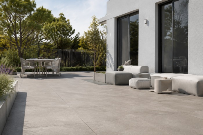 Terrasse mit frostsicheren Feinsteinzeugplatten